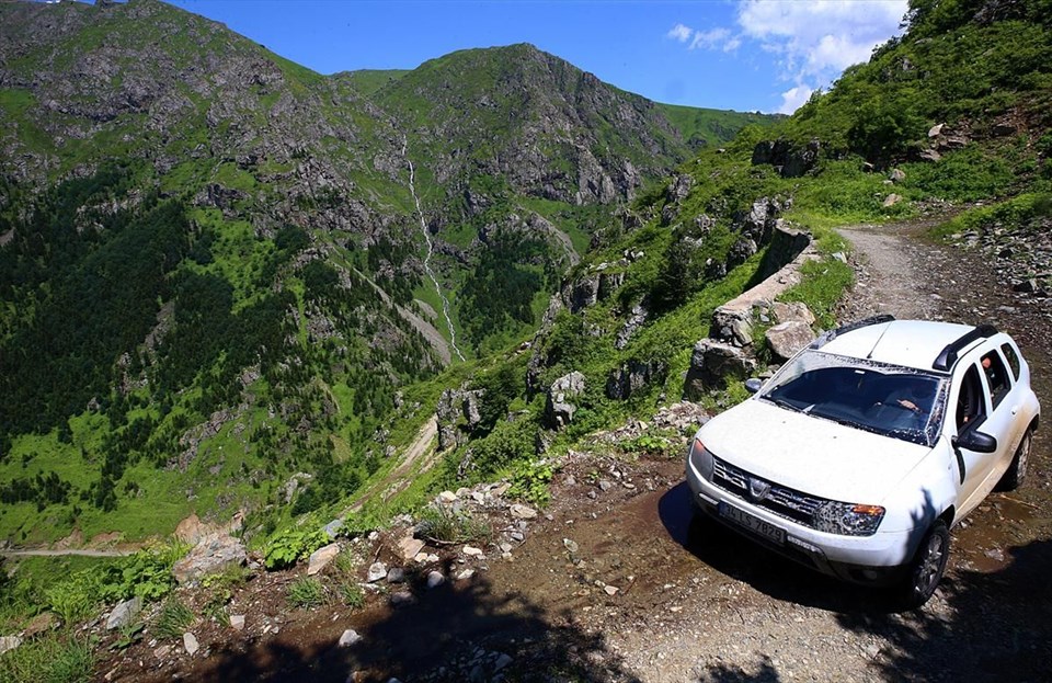 dünyanın en tehlikeli yolu, derebaşı virajları, trabzon bayburt arası d915 yolu, soğanlı dağları