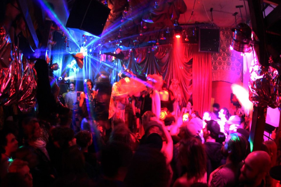Berlin, Berlin gezilecek yerler, Berlin gece kulupleri, Berlin gece mekanları, Berlin gece hayatı, Berlin eğlence mekanları