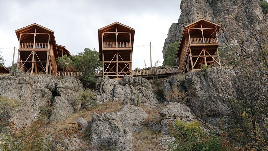 bolu seben, kaya evleri, bungalov evler, bolu'da konaklama, bolu kaya evler