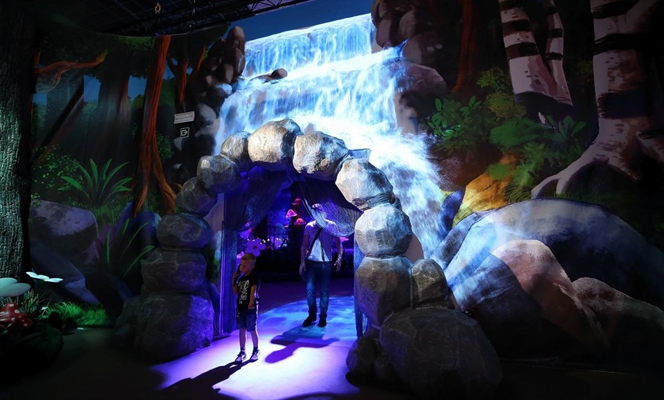 şirinler köyü, şirinler köyü nerede, belçika şirinler köyü, brüksel şirinler köyü