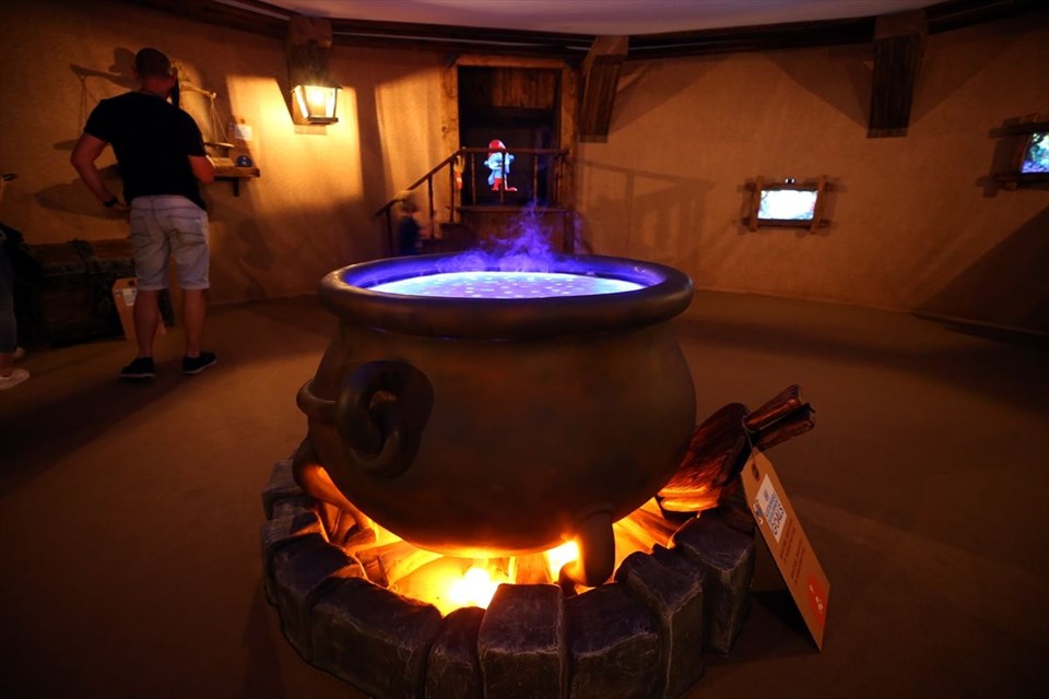 şirinler köyü, şirinler köyü nerede, belçika şirinler köyü, brüksel şirinler köyü