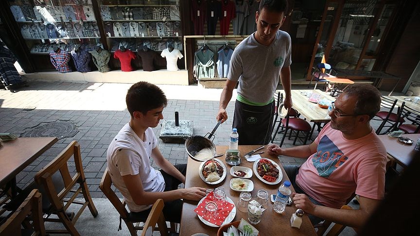 tarihi kayhan çarşısı, bursa'da ne yenir, bursa pideli köfte, bursa'da pideli köfte nerede yenir, lezzet durağı, döner kebabı