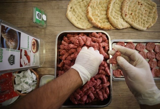 tarihi kayhan çarşısı, bursa'da ne yenir, bursa pideli köfte, bursa'da pideli köfte nerede yenir, lezzet durağı, döner kebabı