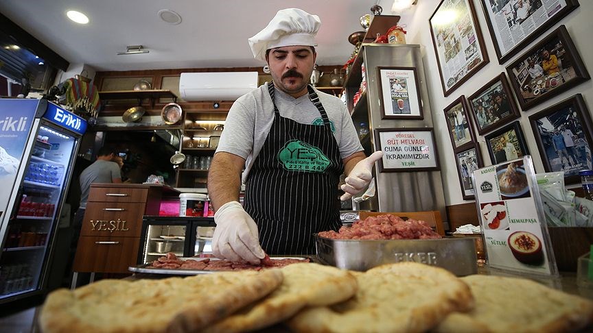 tarihi kayhan çarşısı, bursa'da ne yenir, bursa pideli köfte, bursa'da pideli köfte nerede yenir, lezzet durağı, döner kebabı