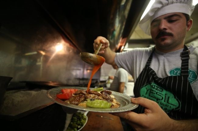tarihi kayhan çarşısı, bursa'da ne yenir, bursa pideli köfte, bursa'da pideli köfte nerede yenir, lezzet durağı, döner kebabı