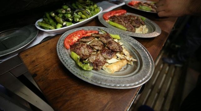tarihi kayhan çarşısı, bursa'da ne yenir, bursa pideli köfte, bursa'da pideli köfte nerede yenir, lezzet durağı, döner kebabı