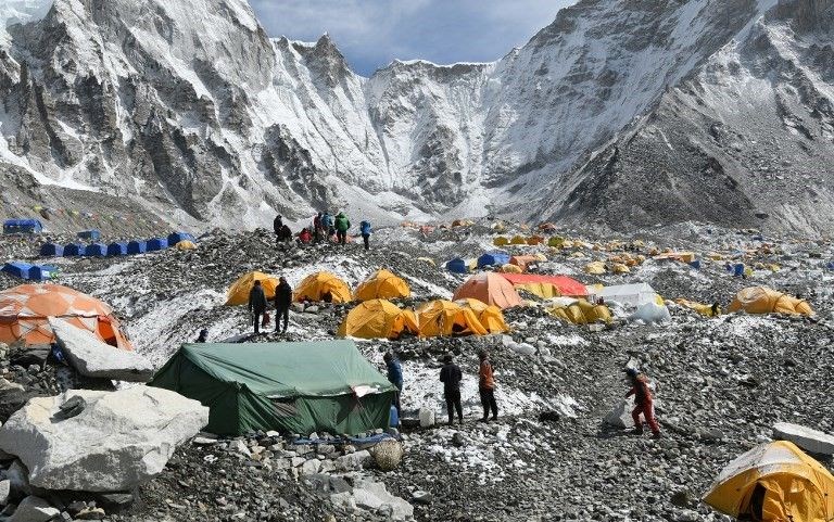 everest, everest turu, everest dağcılık, everest'te zirve yapmak, everest turları