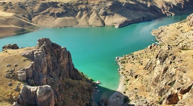 Saklıkapı kanyonu, karakaya baraj gölü, Elazığ, Baskil, Akuşağı köyü
