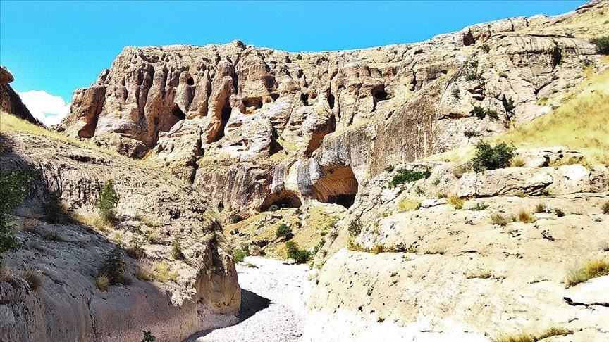 Saklıkapı kanyonu, karakaya baraj gölü, Elazığ, Baskil, Akuşağı köyü