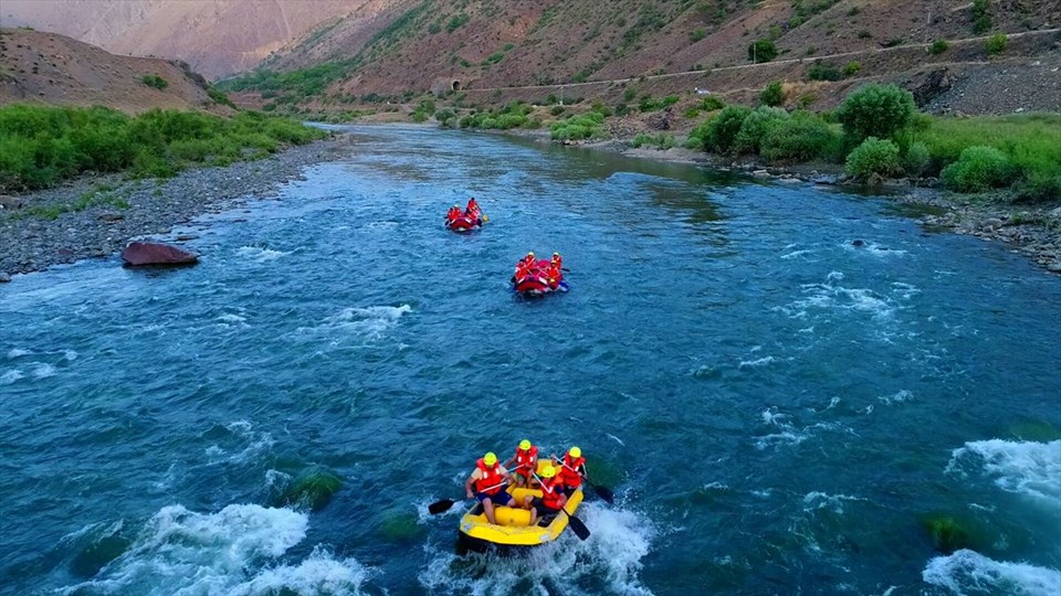 "ZORLU EĞİTİMDEN GEÇİYORUZ"
