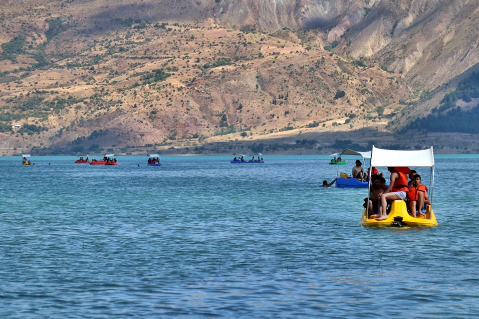elazığ'da nerde denize girilir, elazığ plaj, hazar gölü, hazar gölü kamp alanı, hazar gölü plajı, seyahat, gezi
