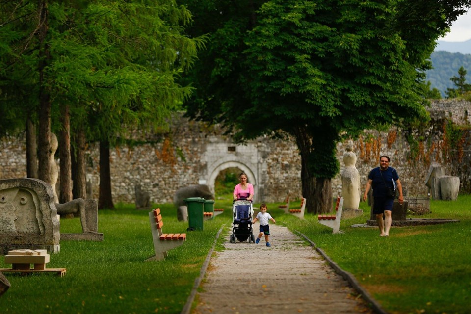 Osmanlı kalesi Ostrozac, Isabella von Berks, Bosna Hersek, şato, romantik şatolar