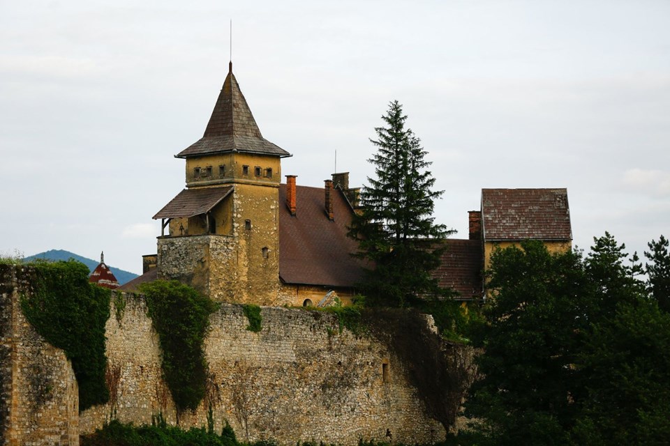 Osmanlı kalesi Ostrozac, Isabella von Berks, Bosna Hersek, şato, romantik şatolar