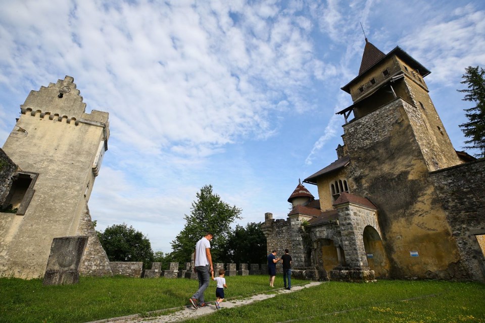 Osmanlı kalesi Ostrozac, Isabella von Berks, Bosna Hersek, şato, romantik şatolar