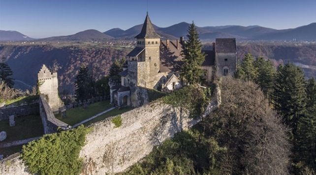 Osmanlı kalesi Ostrozac, Isabella von Berks, Bosna Hersek, şato, romantik şatolar