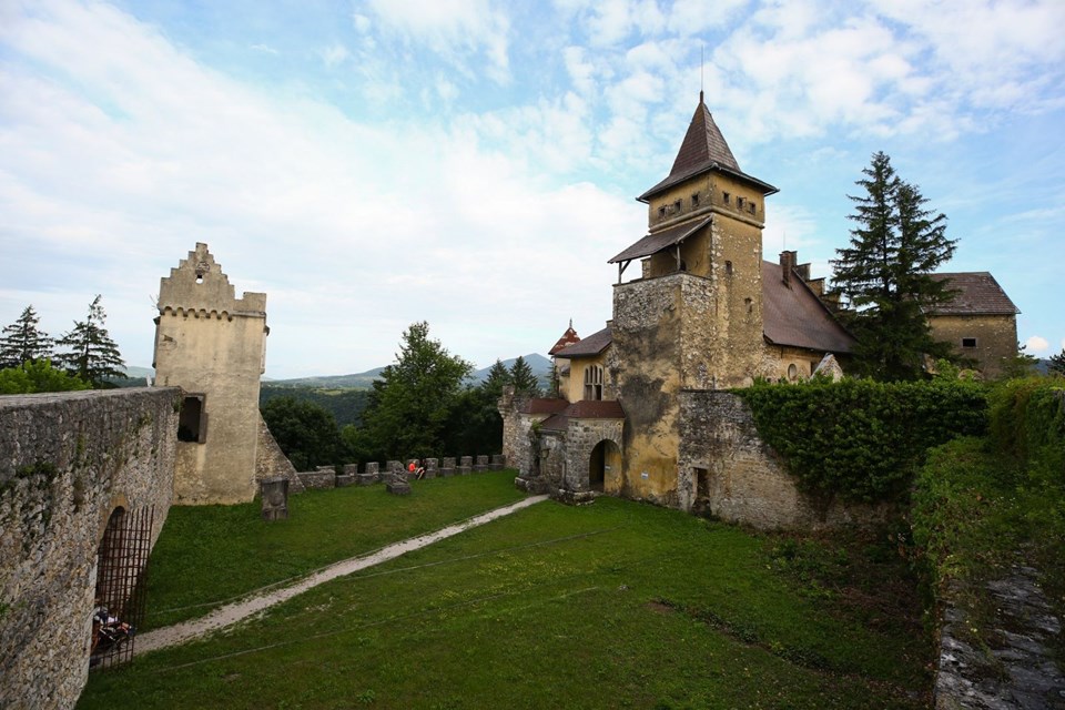 Osmanlı kalesi Ostrozac, Isabella von Berks, Bosna Hersek, şato, romantik şatolar