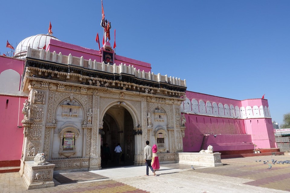 FARELERE TAPAN İNSANLAR