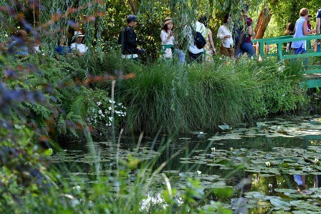 CLAUDE MONET KİMDİR?