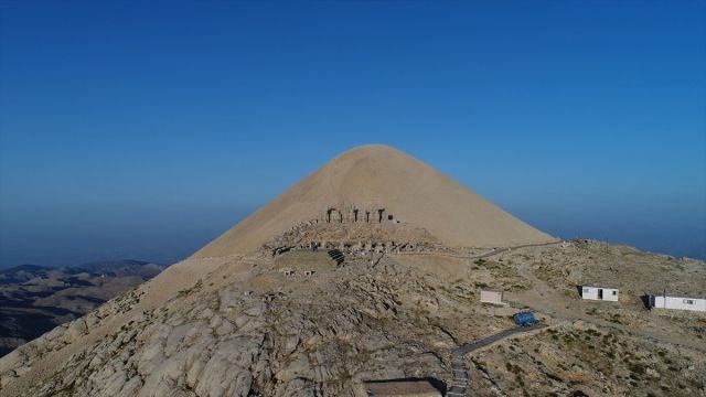 nemrut dağı, nemrut heykelleri, nemrut heykelleri nerede, nemrut dağı milli parkı, güneşin doğuşunun ve batışının en güzel olduğu yerler, adıyaman gezilecek yerler, seyahat, gezi, tatil
