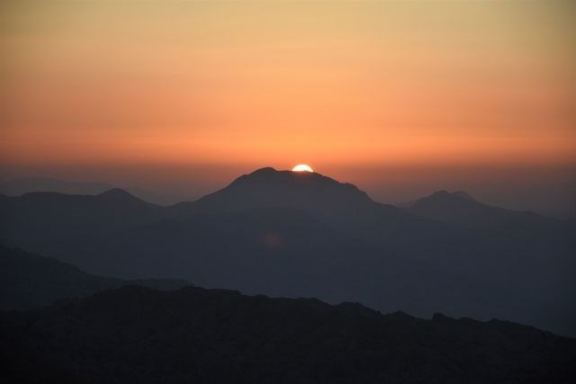 nemrut dağı, nemrut heykelleri, nemrut heykelleri nerede, nemrut dağı milli parkı, güneşin doğuşunun ve batışının en güzel olduğu yerler, adıyaman gezilecek yerler, seyahat, gezi, tatil