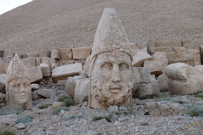 nemrut dağı, nemrut heykelleri, nemrut heykelleri nerede, nemrut dağı milli parkı, güneşin doğuşunun ve batışının en güzel olduğu yerler, adıyaman gezilecek yerler, seyahat, gezi, tatil