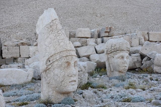 nemrut dağı, nemrut heykelleri, nemrut heykelleri nerede, nemrut dağı milli parkı, güneşin doğuşunun ve batışının en güzel olduğu yerler, adıyaman gezilecek yerler, seyahat, gezi, tatil