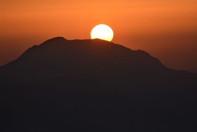 nemrut dağı, nemrut heykelleri, nemrut heykelleri nerede, nemrut dağı milli parkı, güneşin doğuşunun ve batışının en güzel olduğu yerler, adıyaman gezilecek yerler, seyahat, gezi, tatil