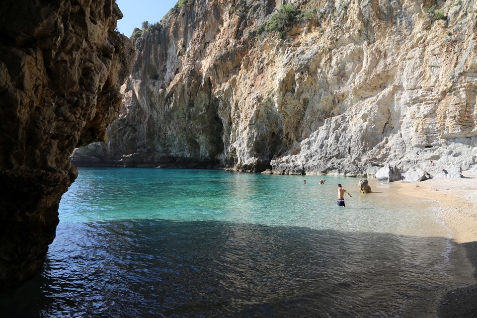 hatay gezilecek yerler, karamağara koyu, yayladağı, hatay, karamağara, korsan koyu