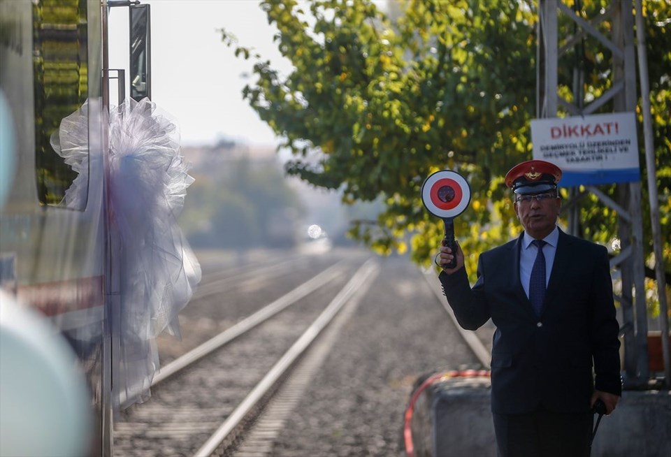 göller ekspresi, ısparta-izmir treni, göller ekspresi fiyatı, göller ekspresi bilet ücreti, göller ekspresi durakları, göller ekspresi ulaşım süresi, göller ekspresi güzergahı
