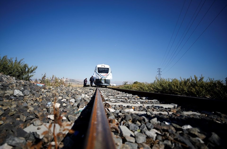 göller ekspresi, ısparta-izmir treni, göller ekspresi fiyatı, göller ekspresi bilet ücreti, göller ekspresi durakları, göller ekspresi ulaşım süresi, göller ekspresi güzergahı
