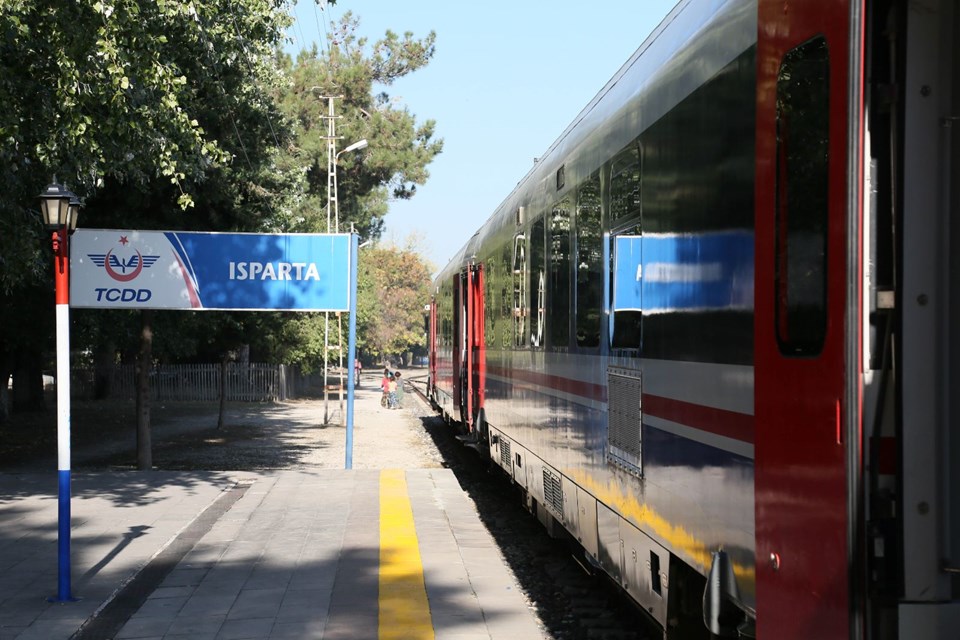 göller ekspresi, ısparta-izmir treni, göller ekspresi fiyatı, göller ekspresi bilet ücreti, göller ekspresi durakları, göller ekspresi ulaşım süresi, göller ekspresi güzergahı