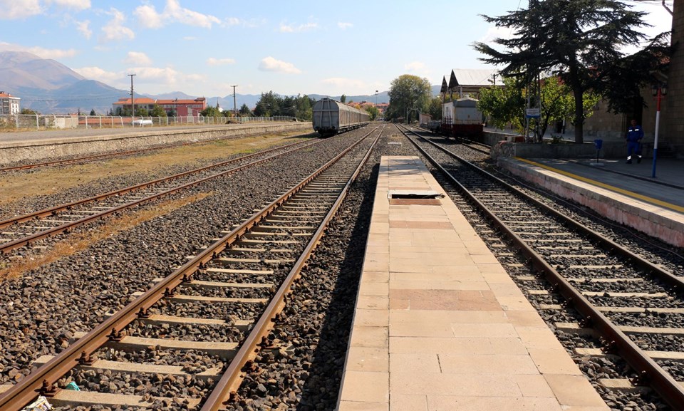 göller ekspresi, ısparta-izmir treni, göller ekspresi fiyatı, göller ekspresi bilet ücreti, göller ekspresi durakları, göller ekspresi ulaşım süresi, göller ekspresi güzergahı