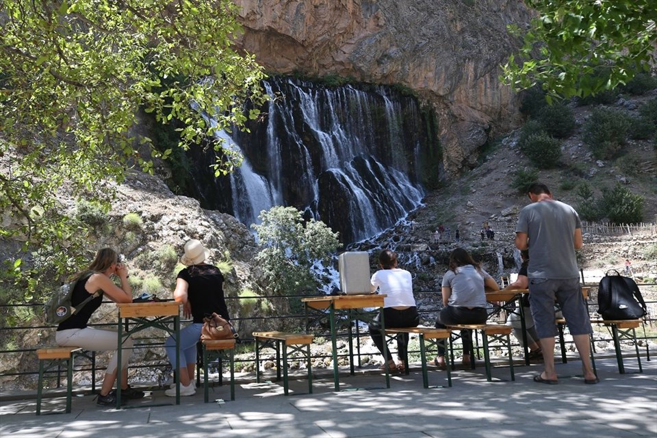 kapuzbaşı şelaleleri, kayseri gezilecek yerler, kapuzbaşı şelaleleri nerede, türkiye'nin en yüksekten dökülen şelaleleri, aladağlar milli parkı