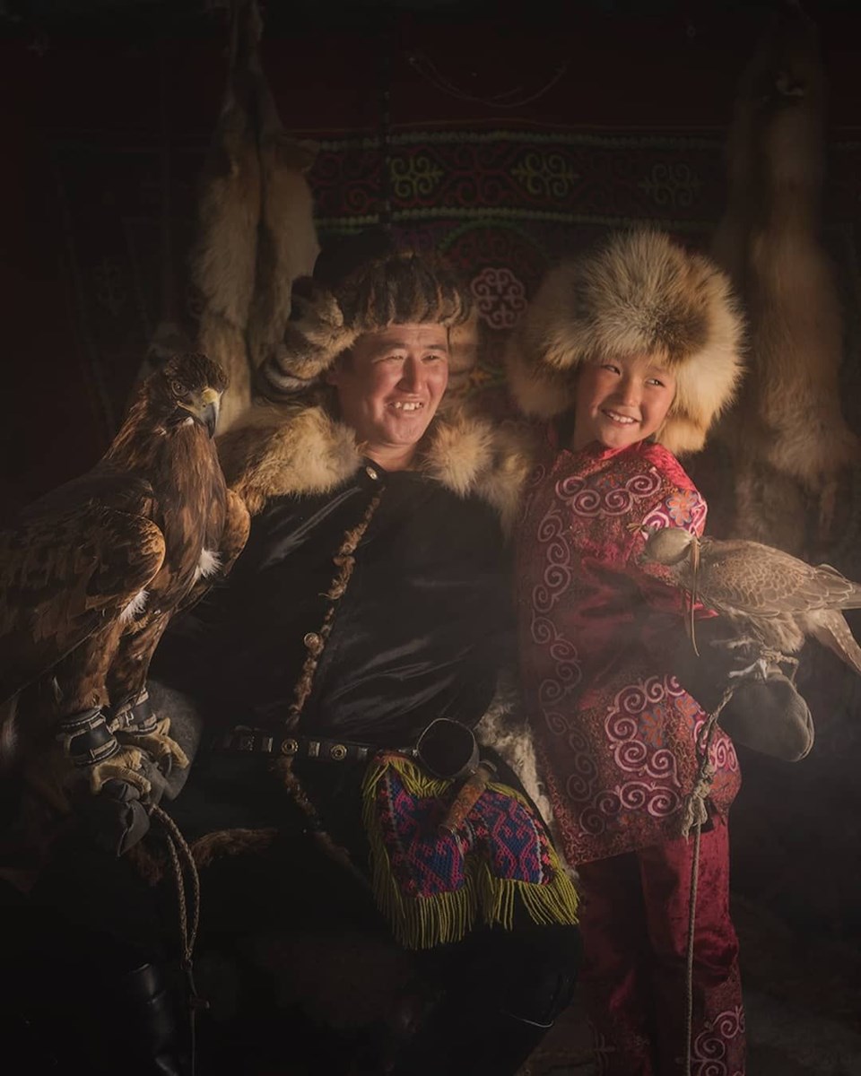 göçebe kartal avcıları, avcı kartallar, altın kartal festivali, moğolistan kartal avcılığı