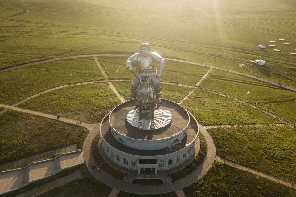 cengiz han, moğolistan, atlı heykel, cengiz han heykeli, moğolistan gezilecek yerler