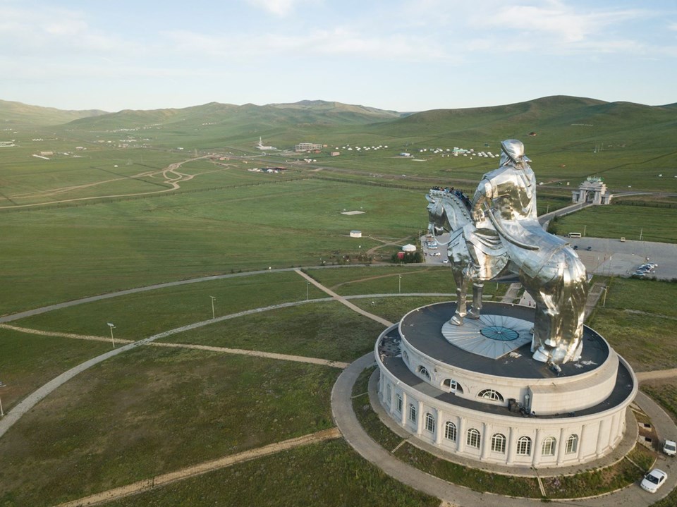 cengiz han, moğolistan, atlı heykel, cengiz han heykeli, moğolistan gezilecek yerler