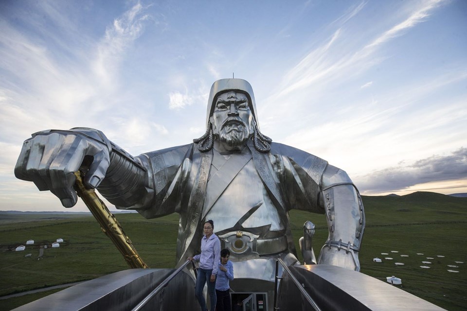 cengiz han, moğolistan, atlı heykel, cengiz han heykeli, moğolistan gezilecek yerler