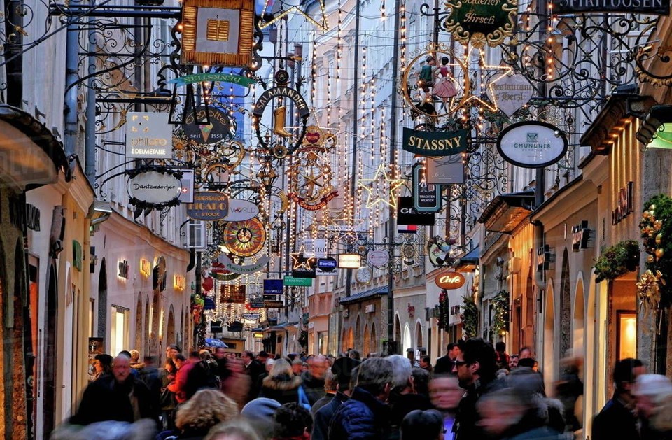 salzburg gezilecek yerler, salzburg görüleyecek yerler, salzburg gezi rehberi, salzburg rehberi, mozart evi, Kapitelplatz