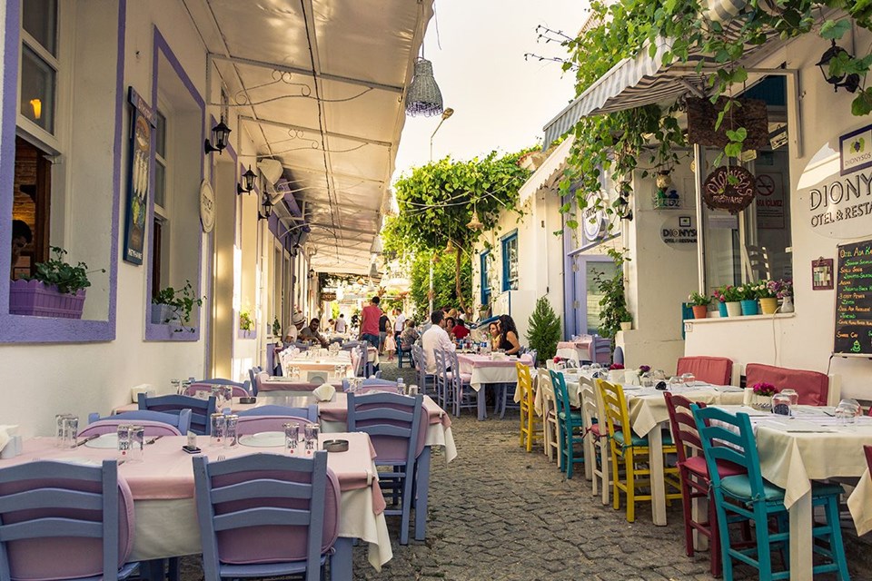 Bozcaada, bozcaada gezi rehberi, bozcaada gezilecek yerler, bozcaada lezzetleri, bozcaada mekanları, bozcaada önerileri, bozcaada plajları, bozcaada restoranları, deniz tatili, sonbahar, sonbahar tatili