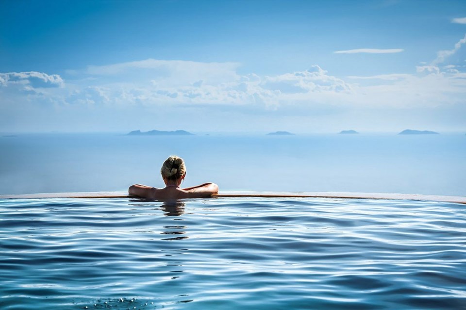 sonsuzluk havuzu, infinity pool, manzaralı havuzlar, otel havuzları, havuz, seyahat, bodrum, isviçre, tanzanya, serengeti