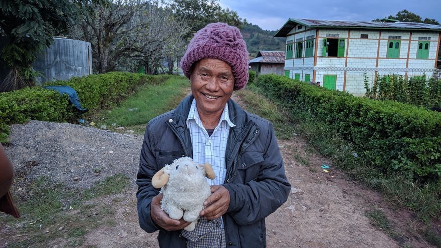 federica capozzi, gezgin koyun montone, sosyal medya fenomeni, dünya turu, instagram fenomeni hayvanlar, fenomen hayvanlar