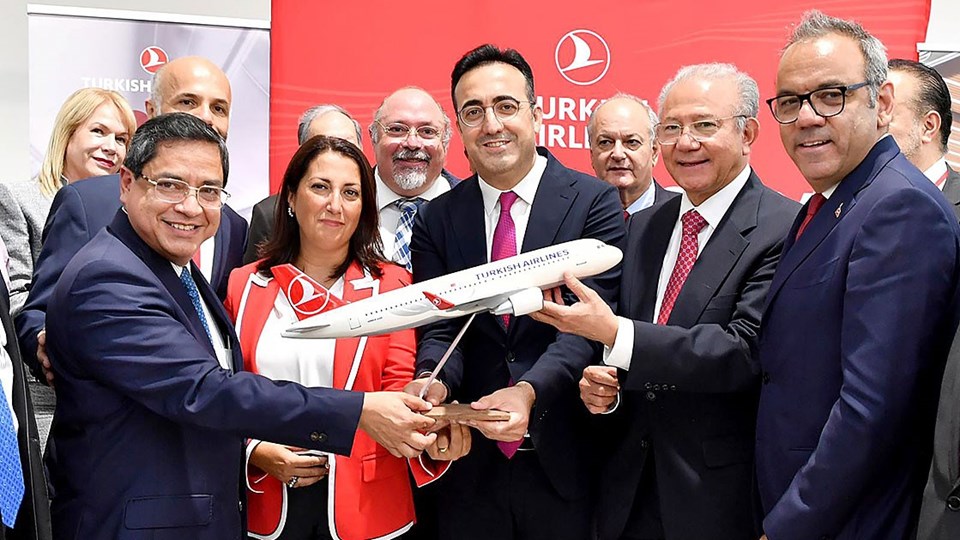 Mexico City ve Cancun'a çarşamba, cuma ve pazar günleri yapılacak uçuşlar, gelecek haftadan itibaren 'rüya uçak' olarak bilinen Boeing 787-9 Dreamliner ile gerçekleştirilecek.