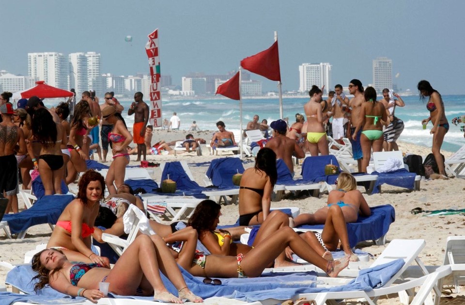 Karayip Denizi'nin kıyısındaki Cancun, plajları ve gece hayatıyla ön plana çıkıyor.