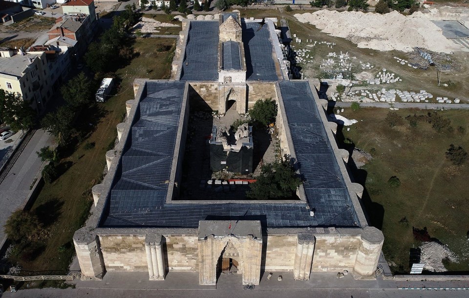 ribat-i mahi, kervansaray, türkiye'deki kervansaraylar, sultanhanı, alaaddin keykubat, anadolu kervansarayları