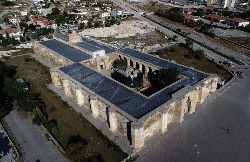 ribat-i mahi, kervansaray, türkiye'deki kervansaraylar, sultanhanı, alaaddin keykubat, anadolu kervansarayları