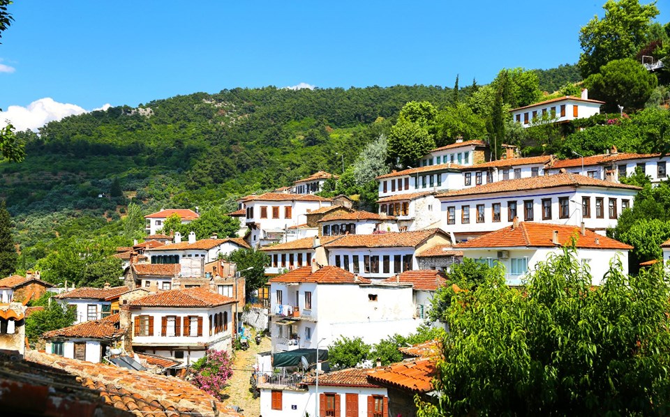 ŞİRİNCE: EGE'DE BİR RUM KÖYÜ