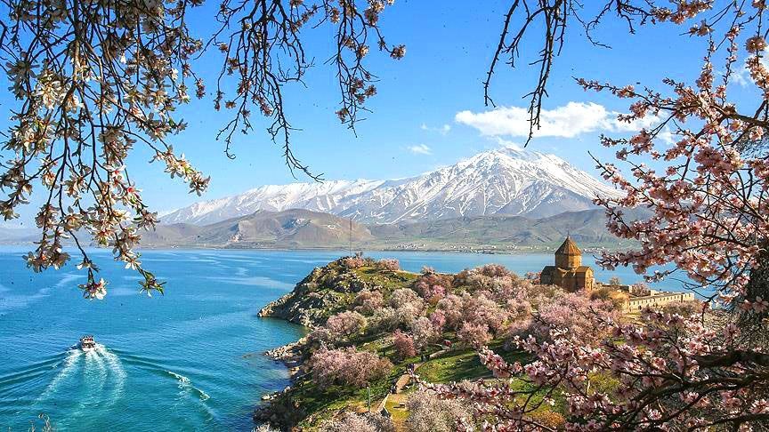 VAN GÖLÜ'NDE GÜN BATIMI