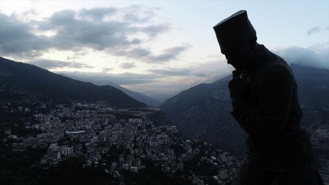 atatepe, türkiye'nin en büyük atatürk heykeli, mustafa kemal atatürk heykeli, artvin gezilecek yerler