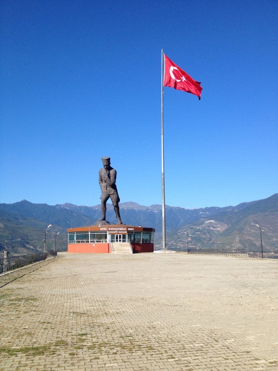 atatepe, türkiye'nin en büyük atatürk heykeli, mustafa kemal atatürk heykeli, artvin gezilecek yerler