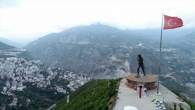 atatepe, türkiye'nin en büyük atatürk heykeli, mustafa kemal atatürk heykeli, artvin gezilecek yerler